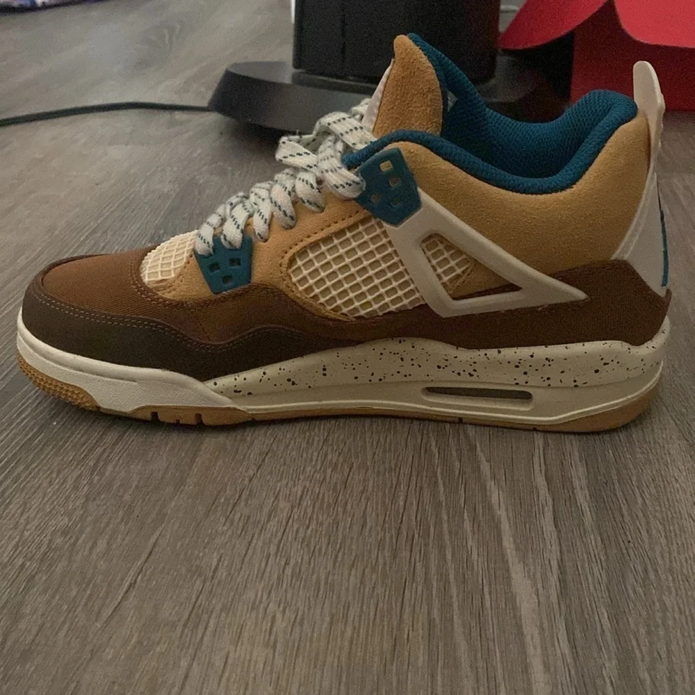 Brand New//Great condition.  6.5Y Size 🔥 original packaging including sticker